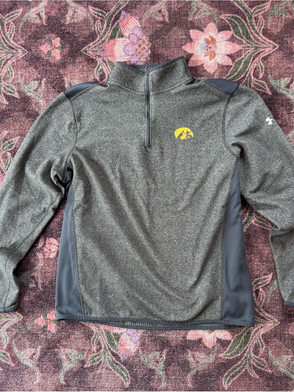 Under Armour Iowa Hawkeyes Gray 1/4 Zip Pullover Sweater - Large